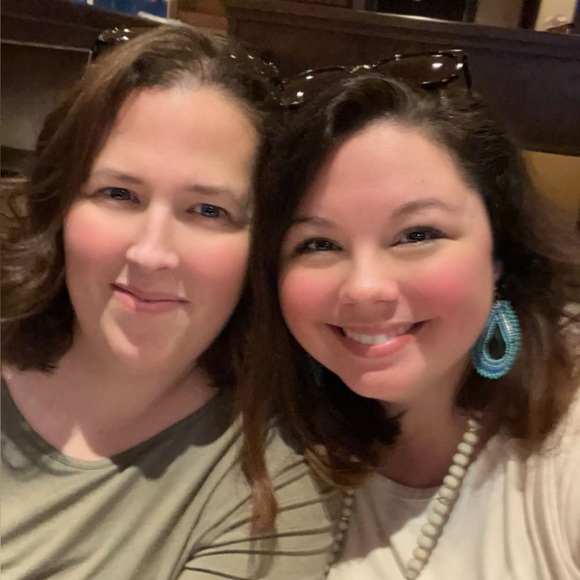 Meet your Posher, Jennifer - Picture 2 of 3